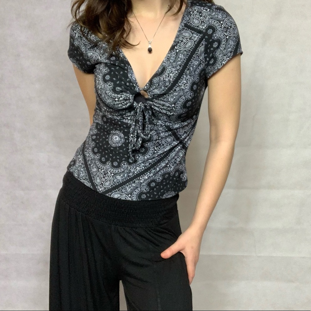 Super cute paisley shirt, center hole.Material extra soft, only been worn once.